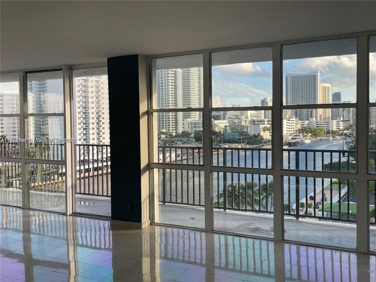 1000 Parkview Dr, Unit 920, Hallandale Beach, FL 33009 Photo