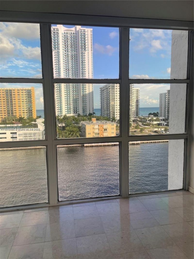 1000 Parkview Dr, Unit 920, Hallandale Beach, FL 33009 Photo