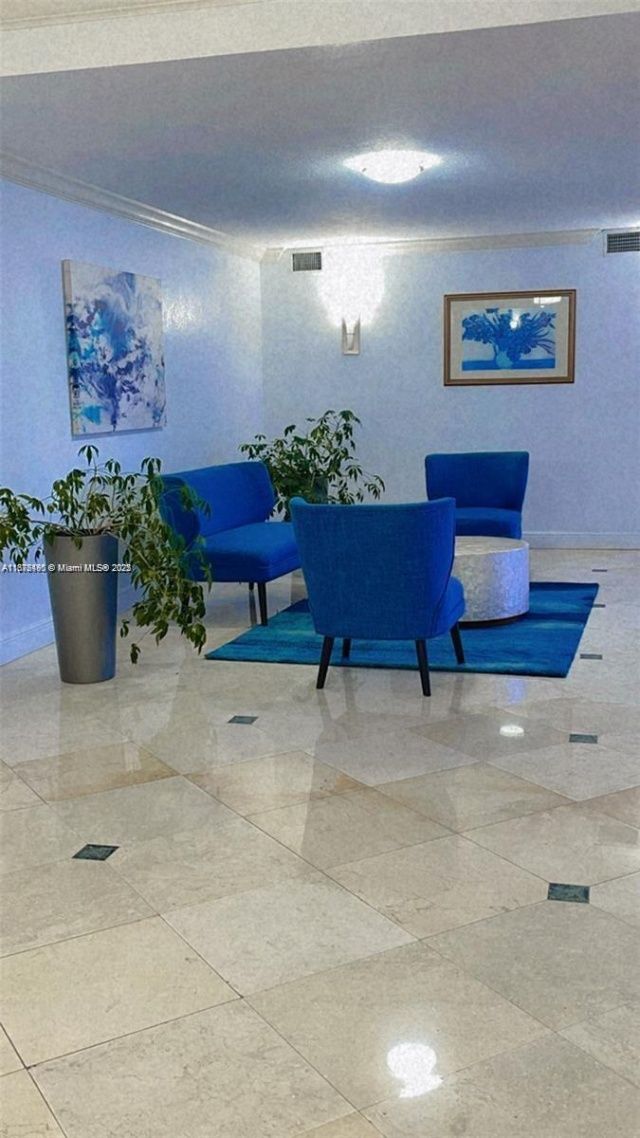 1000 Parkview Dr, Unit 920, Hallandale Beach, FL 33009 Photo