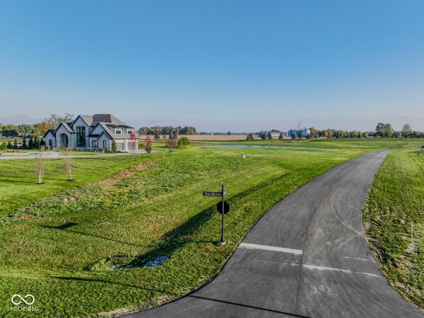 1860 Hollingsworth Lane, Zionsville, IN 46077