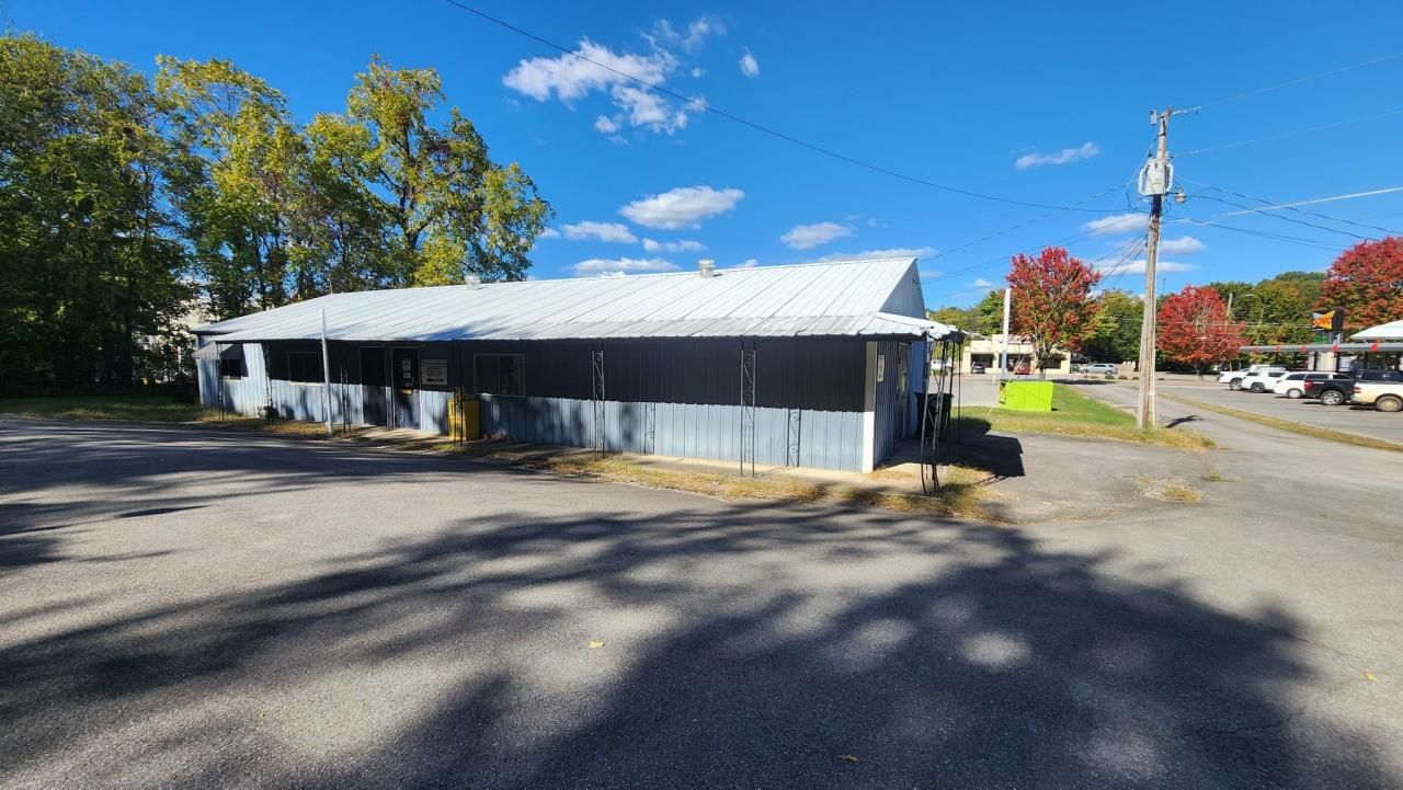 302 W Main St, Waverly, TN 37185 Main Photo