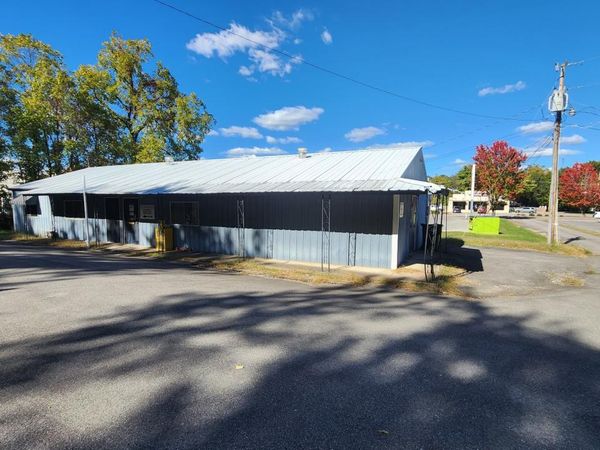 302 W Main St, Waverly, TN 37185