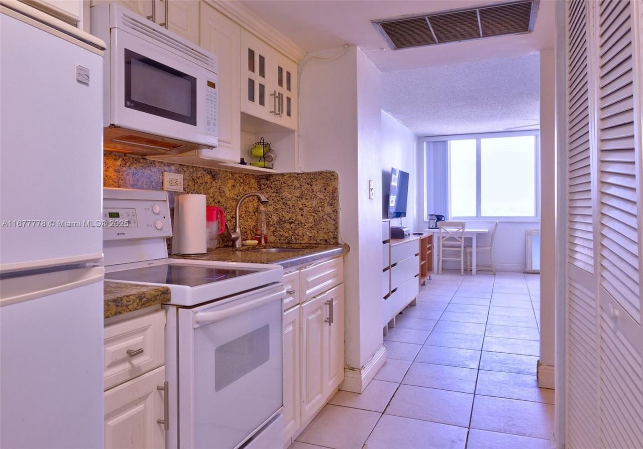 19201 Collins Ave, Unit 630, Sunny Isles Beach, FL 33160 Photo