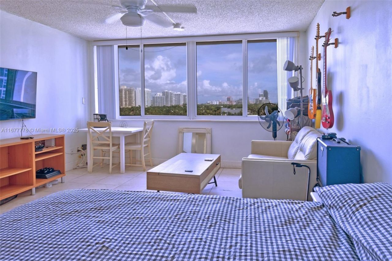 19201 Collins Ave, Unit 630, Sunny Isles Beach, FL 33160 Photo