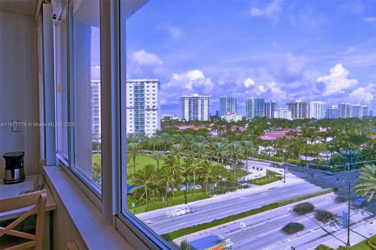 19201 Collins Ave, Unit 630, Sunny Isles Beach, FL 33160 Photo