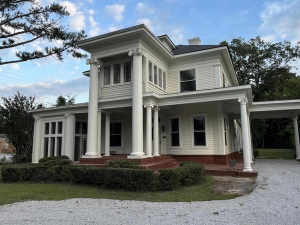 26852 E Main St, West Point, MS 39773