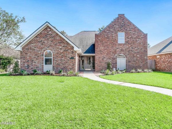 111 Pomerol Place, Lafayette, LA 70503