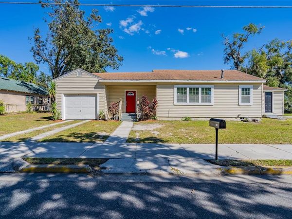 112 S MOSS STREET, LEESBURG, FL 34748