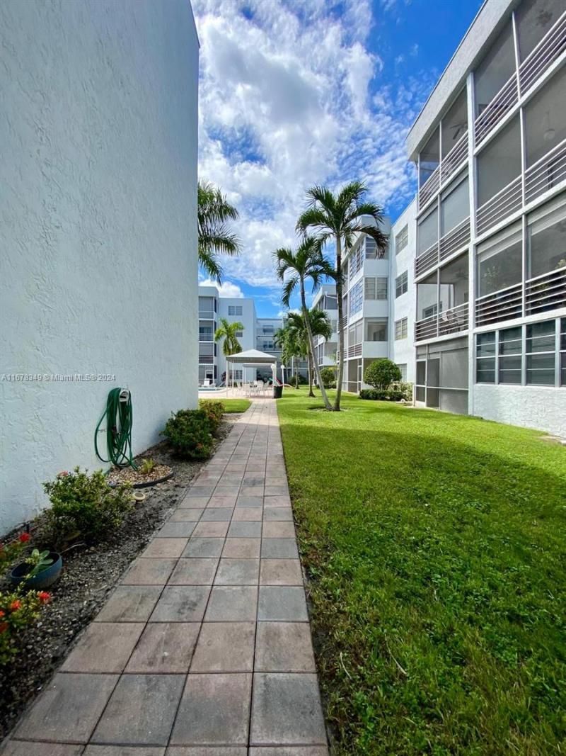 3000 E Sunrise Lakes Dr, Unit 202, Sunrise, FL 33322 Photo