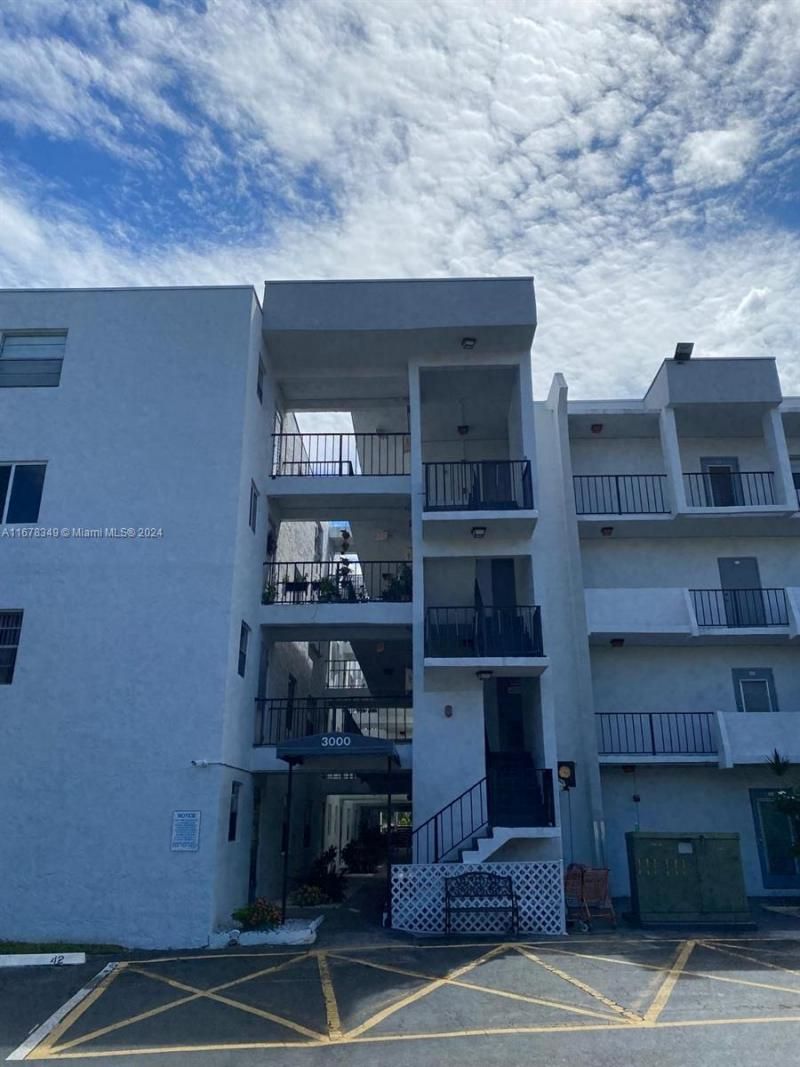 3000 E Sunrise Lakes Dr, Unit 202, Sunrise, FL 33322 Photo