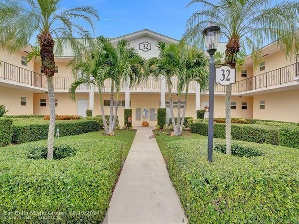 32 Colonial Club Dr, Unit 202, Boynton Beach, FL 33435