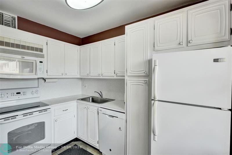 32 Colonial Club Dr, Unit 202, Boynton Beach, FL 33435 Photo