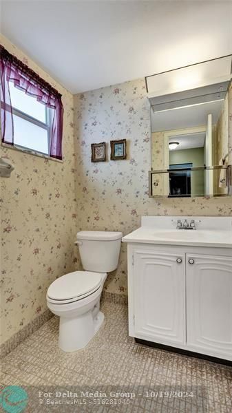 32 Colonial Club Dr, Unit 202, Boynton Beach, FL 33435 Photo