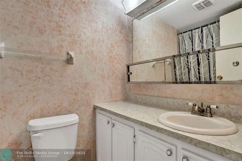32 Colonial Club Dr, Unit 202, Boynton Beach, FL 33435 Photo