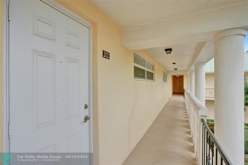 32 Colonial Club Dr, Unit 202, Boynton Beach, FL 33435 Photo