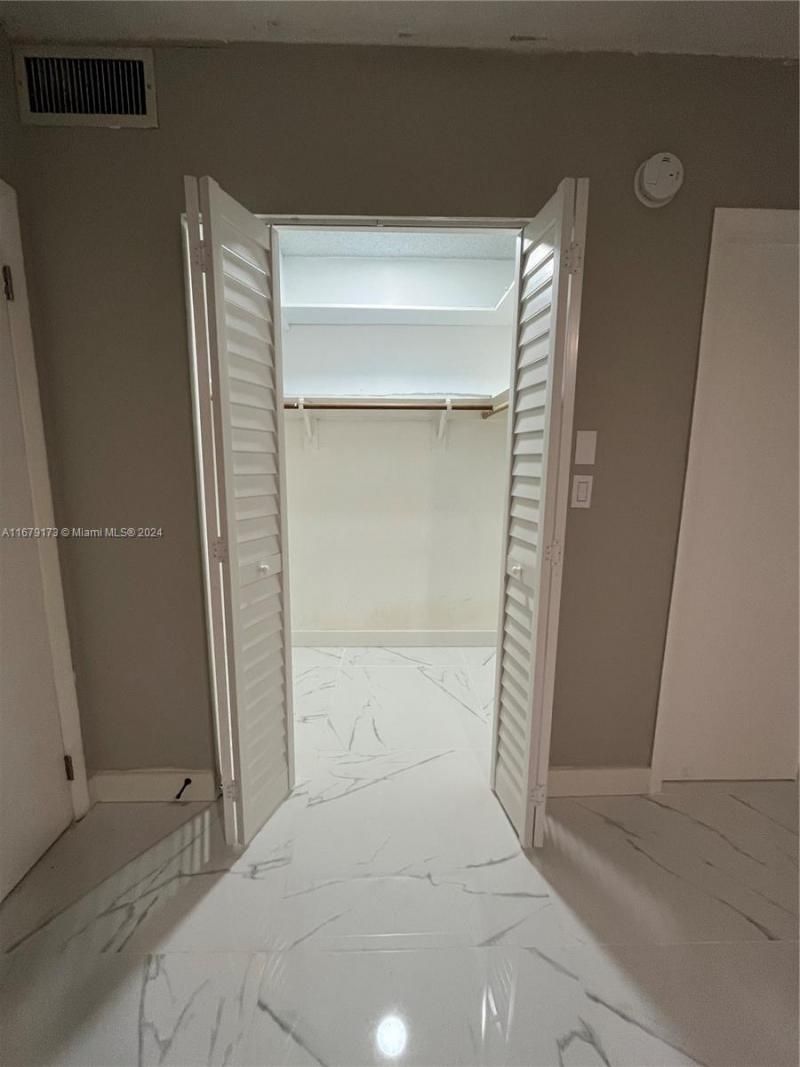 5102 NW 36th St, Unit 605, Lauderdale Lakes, FL 33319 Photo