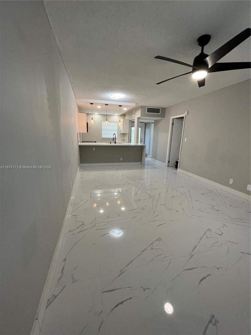 5102 NW 36th St, Unit 605, Lauderdale Lakes, FL 33319 Photo