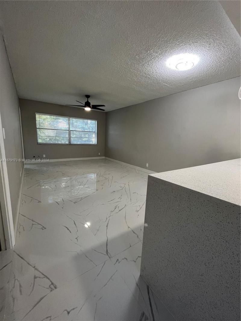 5102 NW 36th St, Unit 605, Lauderdale Lakes, FL 33319 Photo
