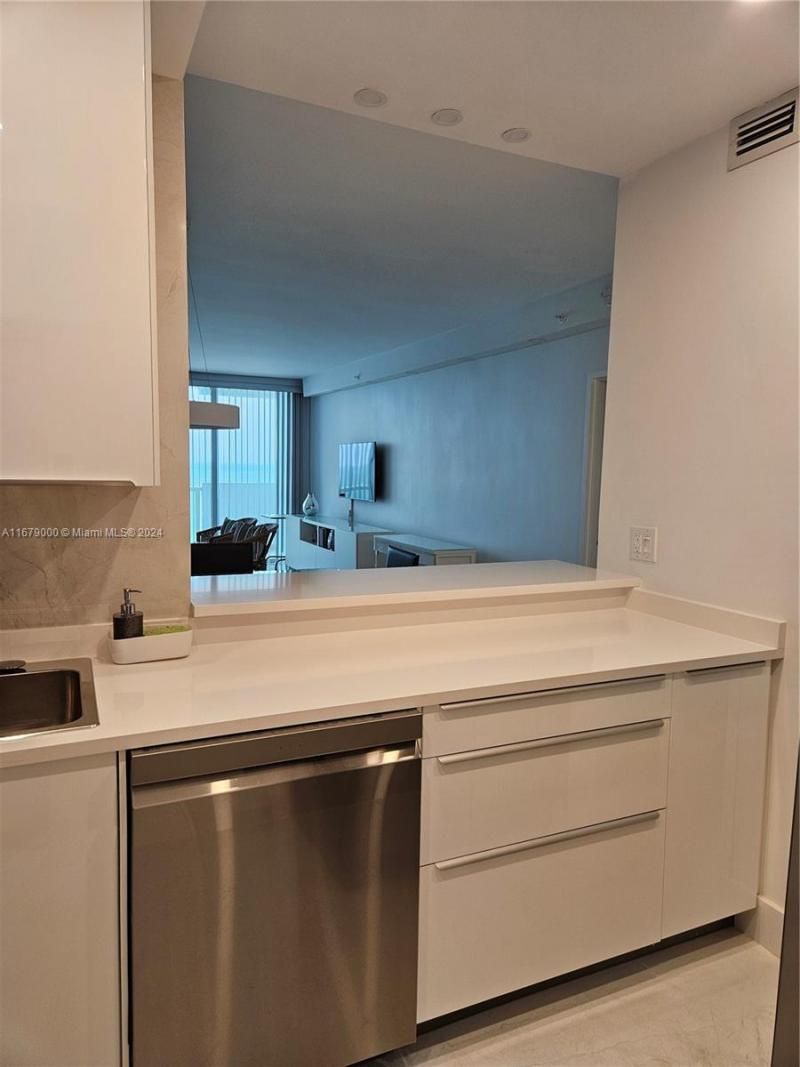 5601 Collins Ave, Unit 1605, Miami Beach, FL 33140 Photo