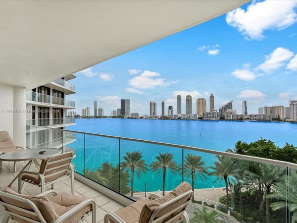 2800 Island Blvd, Unit 702, Aventura, FL 33160