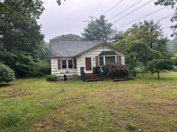 77 Lincoln Road, Medford, NY 11763