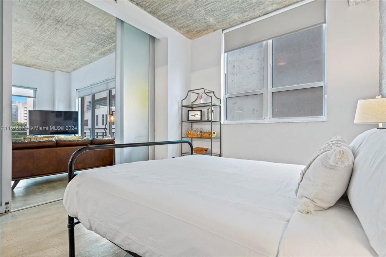 234 NE 3rd St, Unit 401, Miami, FL 33132 Photo