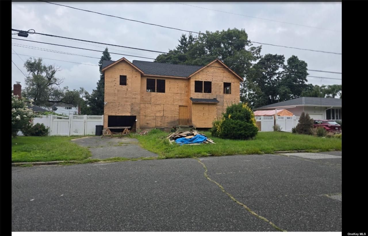 140 Floyd Street, Brentwood, NY 11717 Main Photo