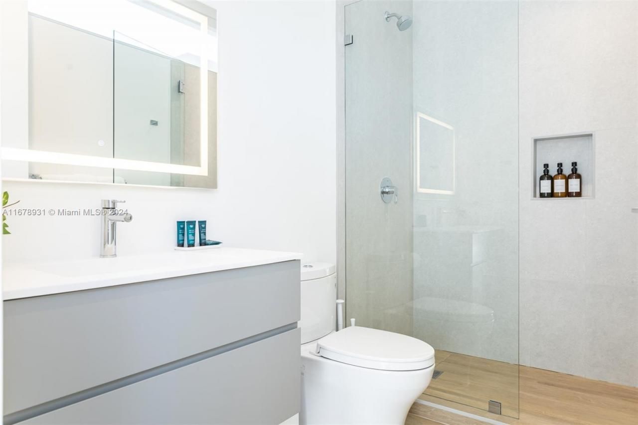 3110 Elizabeth St, Unit 3110, Miami, FL 33133 Photo