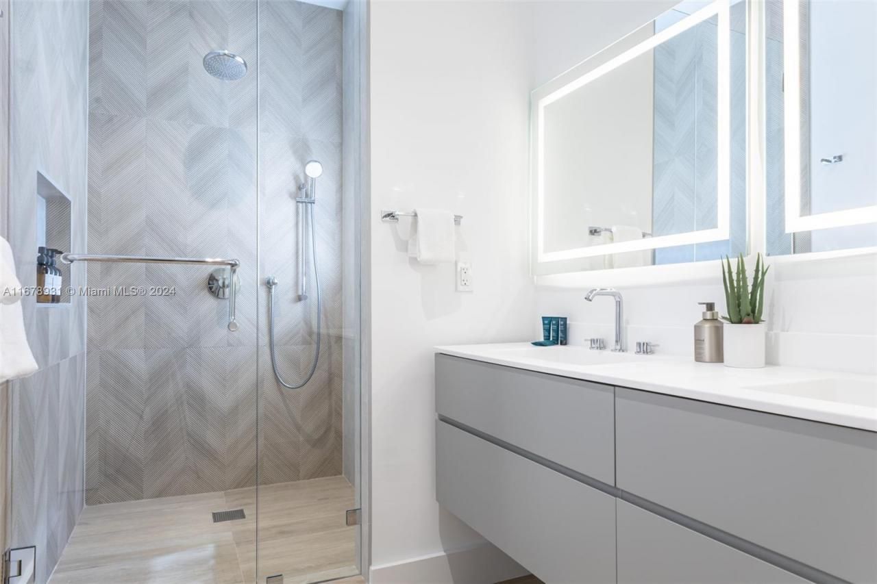 3110 Elizabeth St, Unit 3110, Miami, FL 33133 Photo