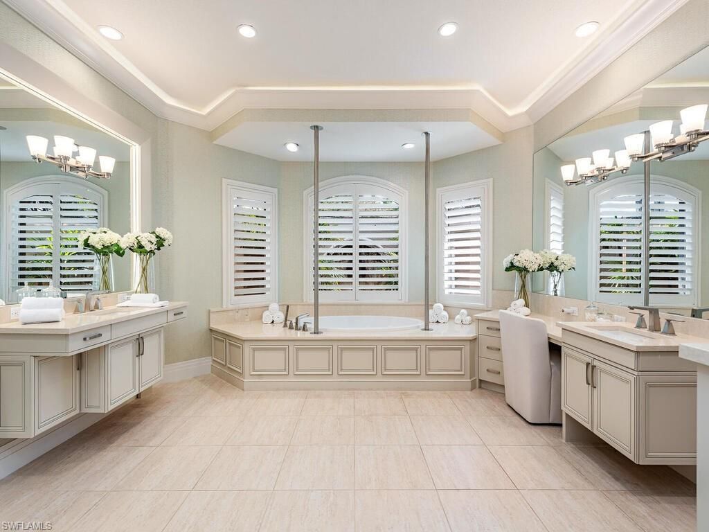 2835 Silverleaf Ln, Naples, FL 34105 Photo