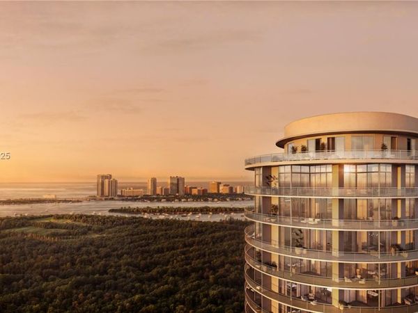 2411 Laguna Circle, Unit PH 3201, North Miami, FL 33181