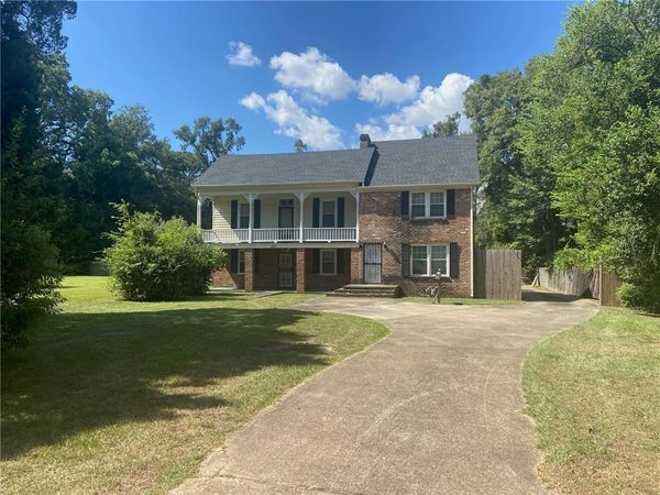 1911 Martin Luther King Jr Avenue, Mobile, AL 36617