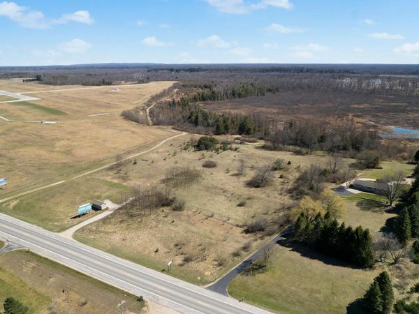 2051 Parkdale Avenue E, Manistee, MI 49660