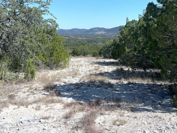 137 MIDDLE ROAD, Leakey, TX 78873