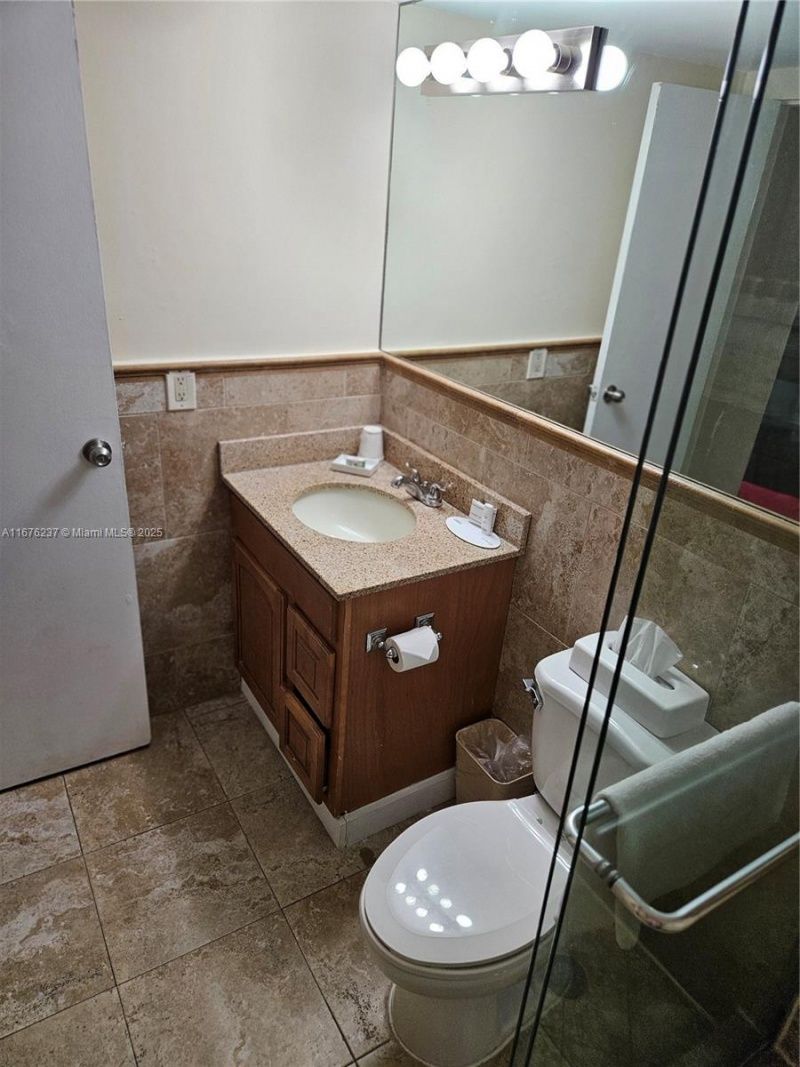 19201 Collins Ave, Unit 237, Sunny Isles Beach, FL 33160 Photo