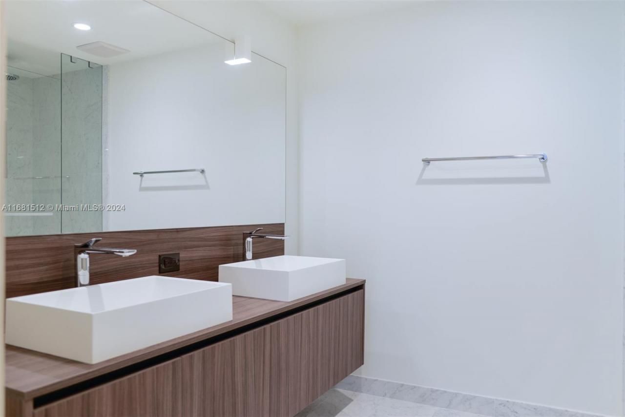 1000 Brickell Plaza, Unit 3307, Miami, FL 33131 Photo