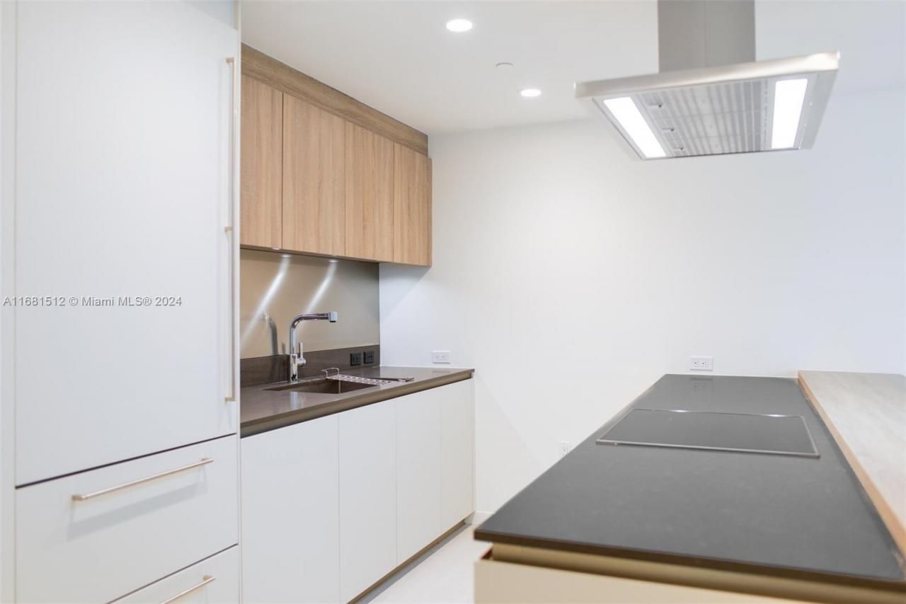 1000 Brickell Plaza, Unit 3307, Miami, FL 33131 Photo