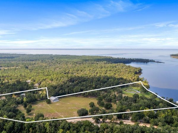 147 Dexton King Road, Freeport, FL 32439