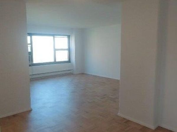 21-20 33 Road, Unit 9C, Astoria, NY 11106