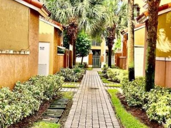 732 SW 106th Avenue, Hollywood, FL 33025