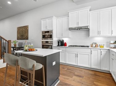 381 E Greenbriar Lane, Unit 1004, Dallas, TX 75203