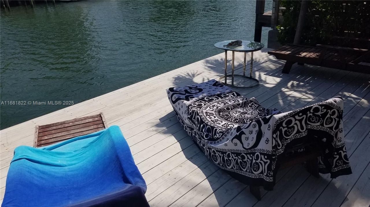 3921 N Meridian Ave, Miami Beach, FL 33140 Photo