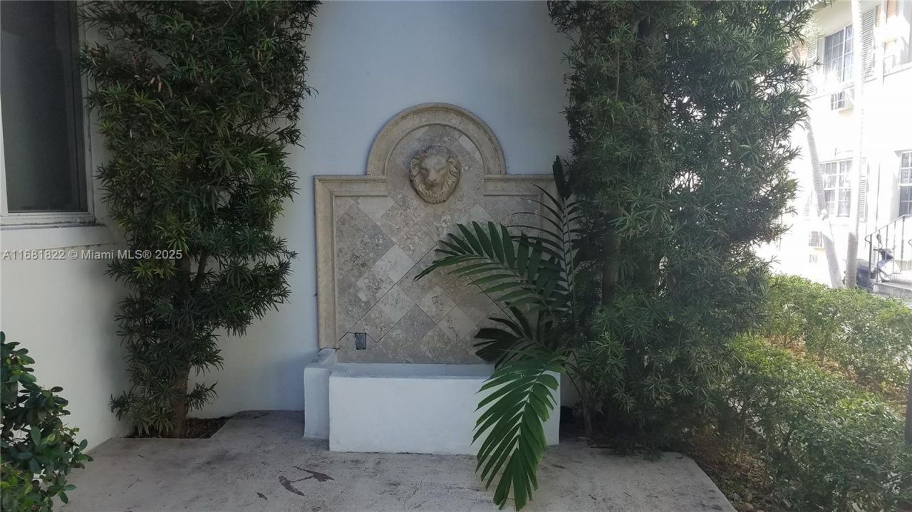 3921 N Meridian Ave, Miami Beach, FL 33140 Photo