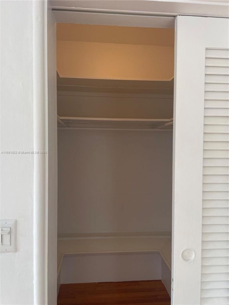 3921 N Meridian Ave, Miami Beach, FL 33140 Photo