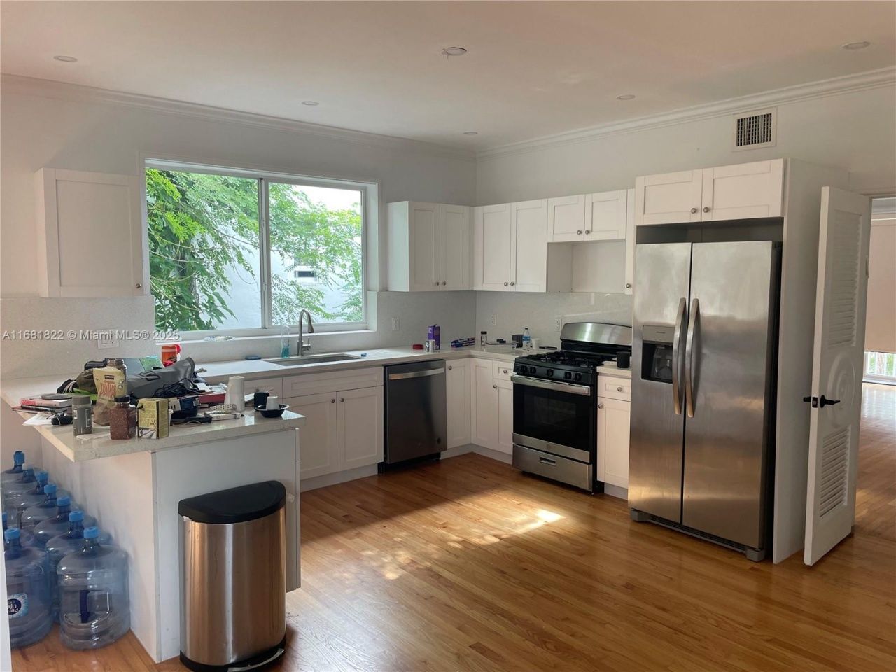 3921 N Meridian Ave, Miami Beach, FL 33140 Photo