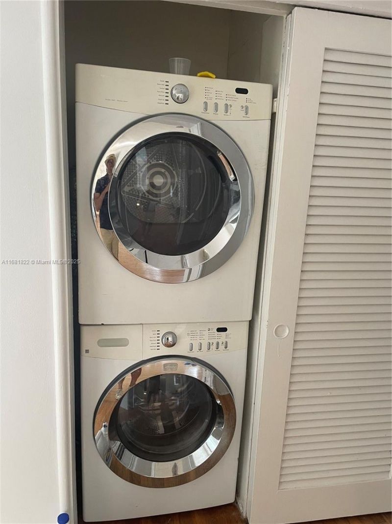 3921 N Meridian Ave, Miami Beach, FL 33140 Photo