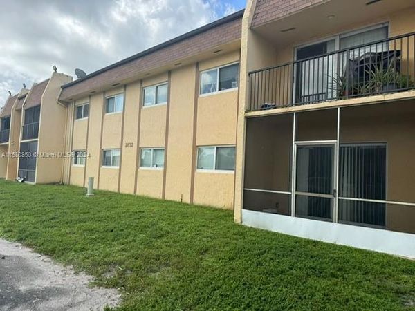 2832 NW 55th Ave, Unit 1B, Lauderhill, FL 33313