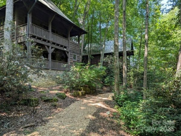 5 Chaucer Road, Black Mountain, NC 28711