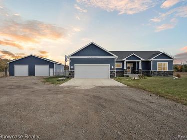 11471 S BAUER Road, Watertown Twp, MI 48822