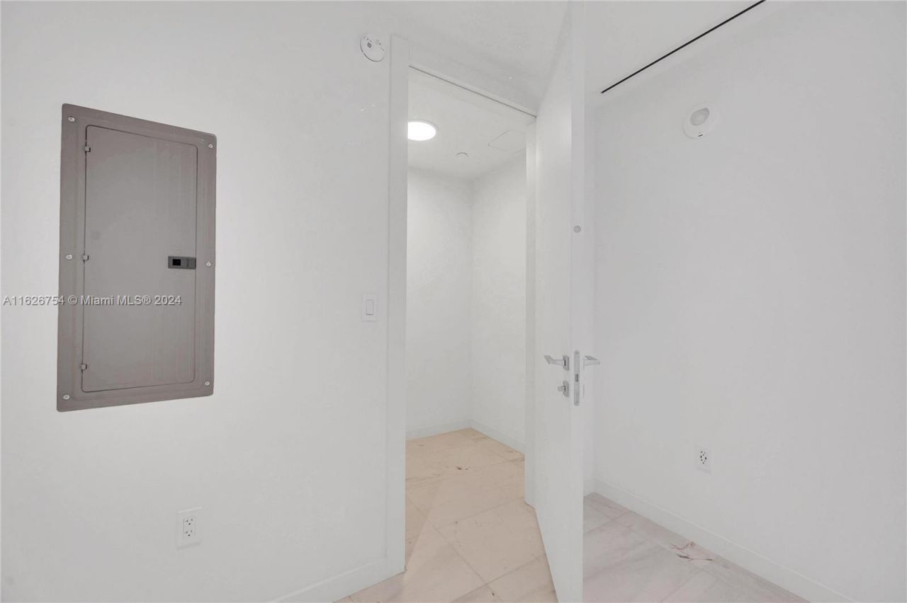 300 Biscayne Blvd Way, Unit 703, Miami, FL 33131 Photo